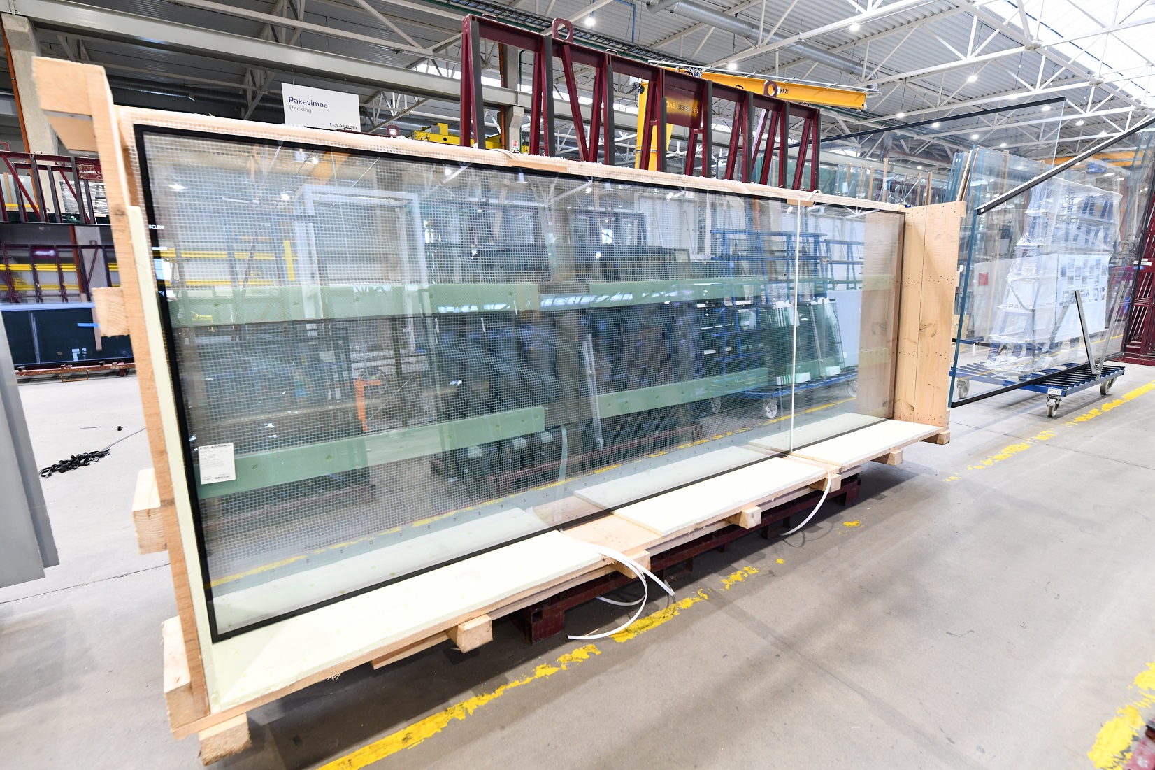 Reliable Packing and Smooth Delivery of High-Quality Architectural Glass Solutions Worldwide
